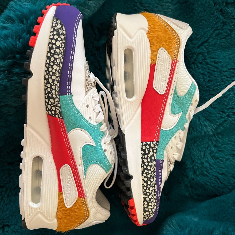 Nike tennis shoes